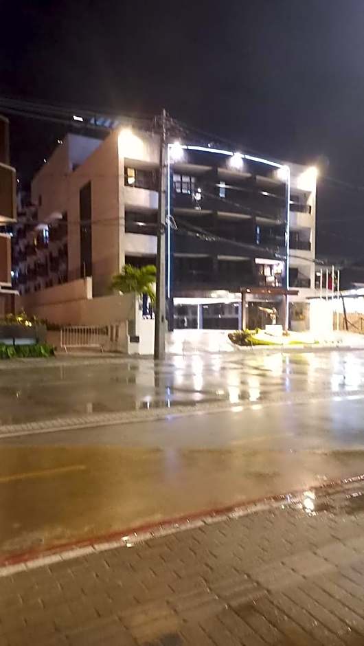 Flat mobiliado, beira mar na melhor localização da Praia do Cabo Branco - João Pessoa PB