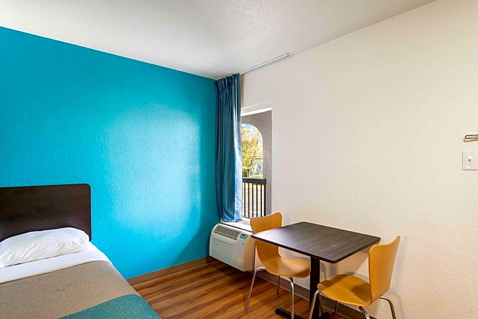 Motel 6-Lexington, KY - Airport