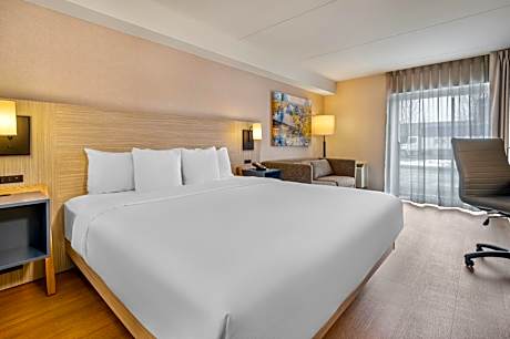Superior Queen Room - Accessible/Non-Smoking - Pet Friendly