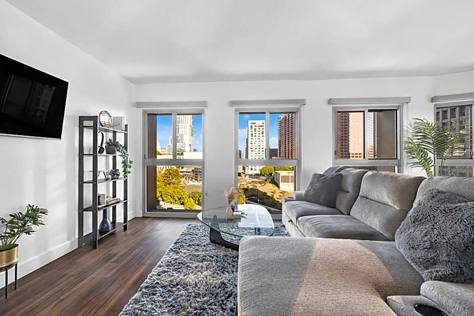 Modern Luxury 2 Bed with Panoramic City Views in Downtown LA