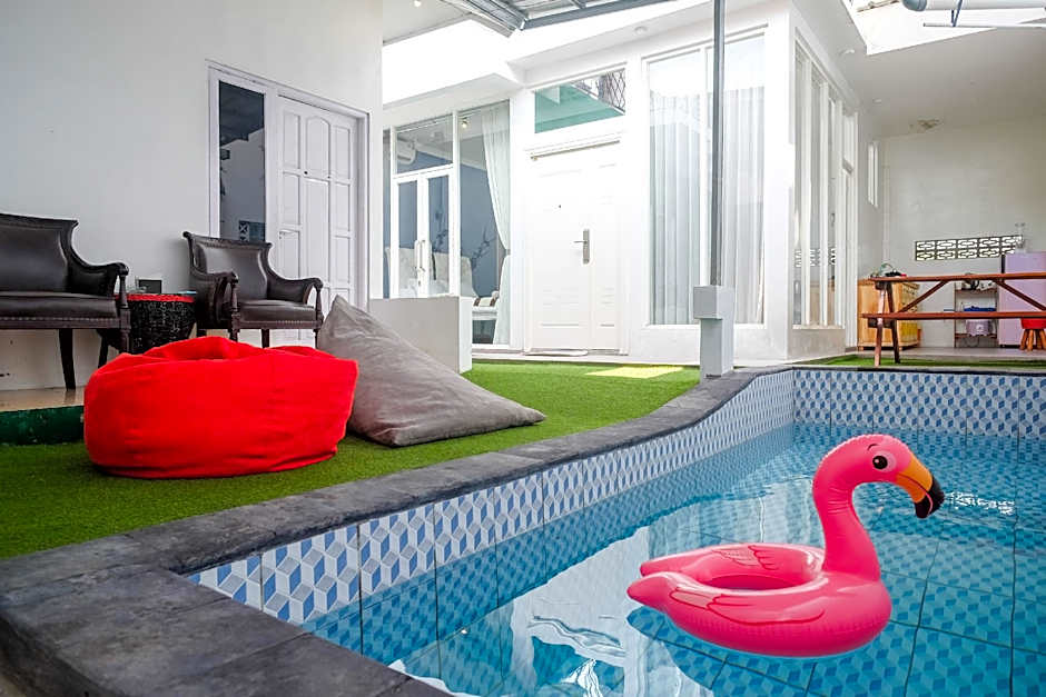Aliandra Villa By The Lavana – Bangunjiwo, MN