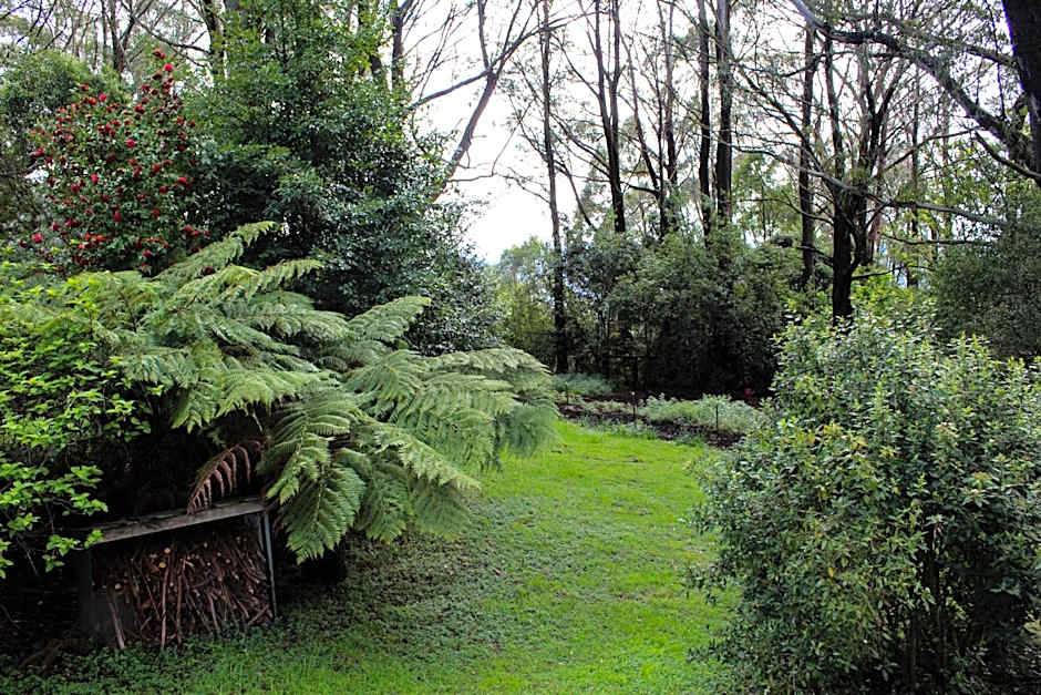 Tomah Retreat - Studio CHILL with fireplace and clawfoot bath