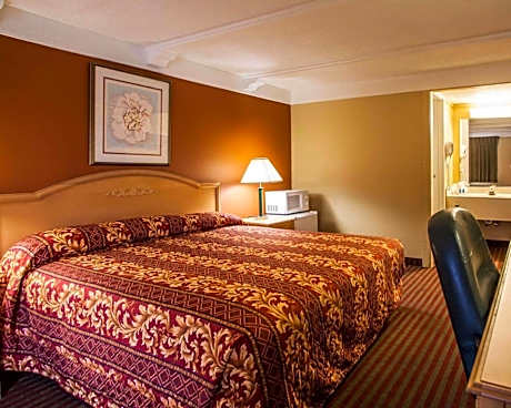 1 King Bed, Nonsmoking