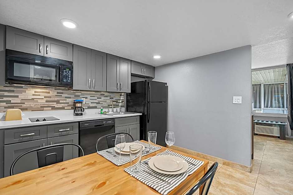 Celebration Suites At Old Town