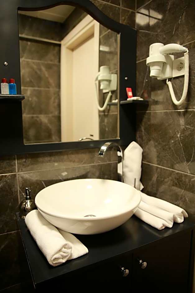 Pelican House Hotel