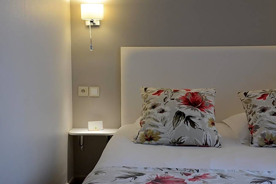 Logis Hôtel du Centre - Halte idéale en cyclotourisme avec garage à vélos clos