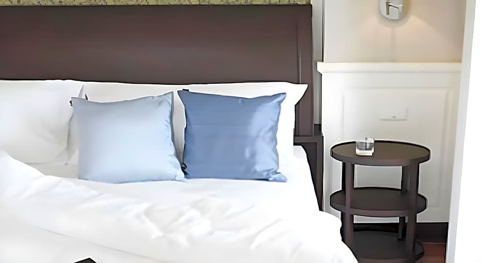 Aurum The River Place