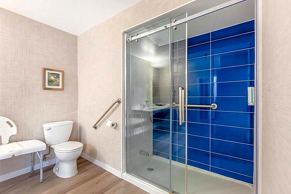 Quality Suites Whitby