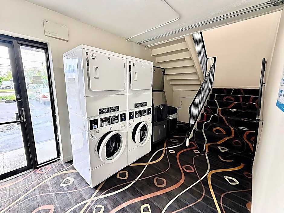 Red Roof Inn & Suites Newport - Middletown, RI