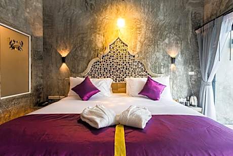 Deluxe Double or Twin Room with Pool Access