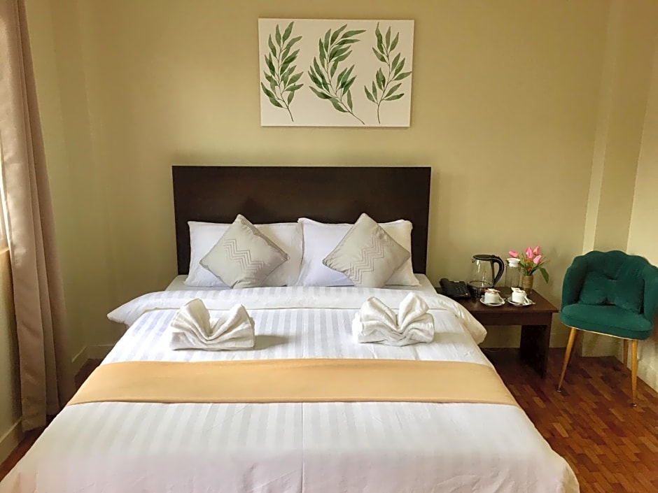 Elliannah Pines Hotel