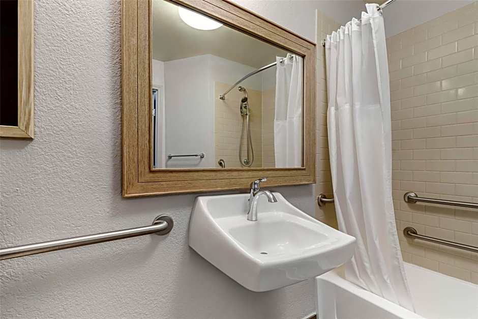 Sonesta Simply Suites Boston Burlington