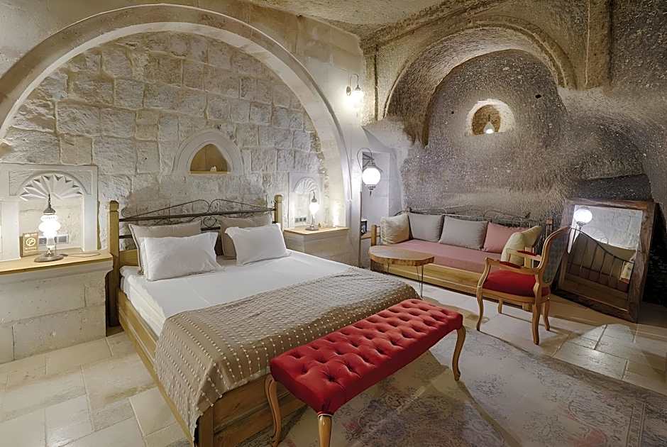 Hera Cave Suites