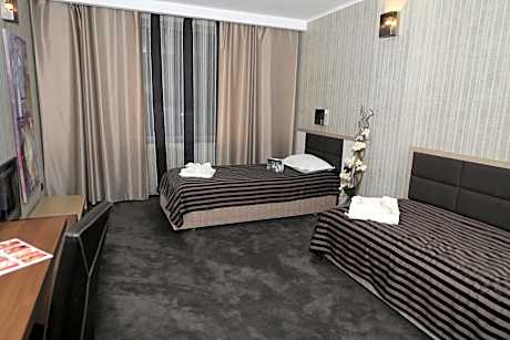 Standard Double Room - Free Pool & Gym