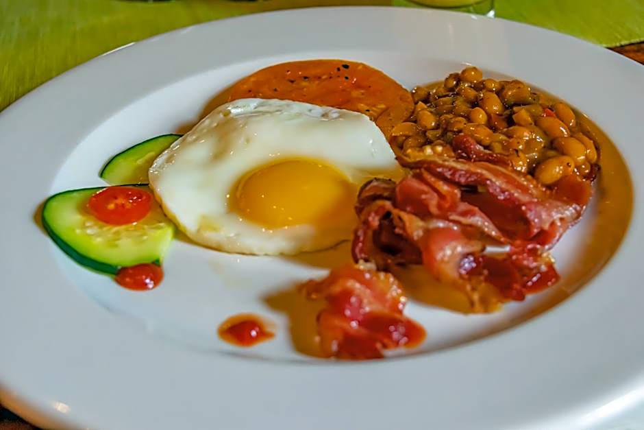 Emdoneni Lodge with Zululand Cat Conservation Project