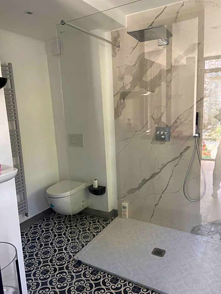 Cocon en lisière de forêt