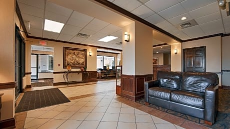 1 Queen Bed Efficiency Nonsmoking