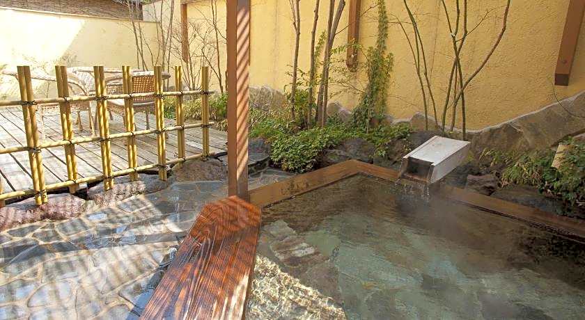 Yufuin Kutsurogi No Yado Nanakawa