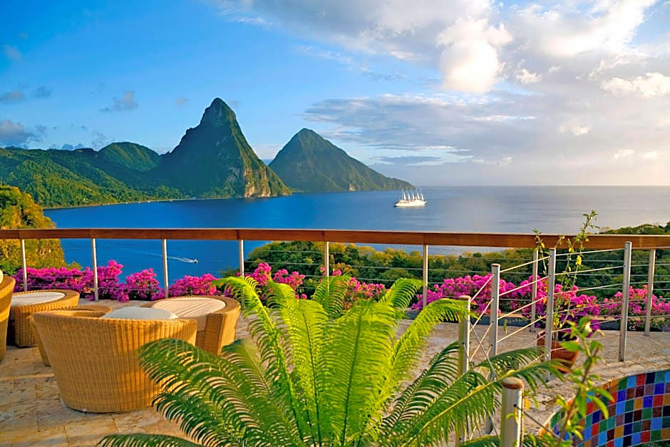 Jade Mountain Resort