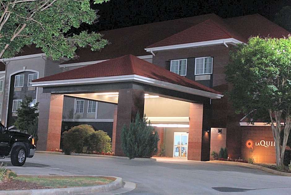 La Quinta Inn & Suites by Wyndham Huntsville Airport Madison