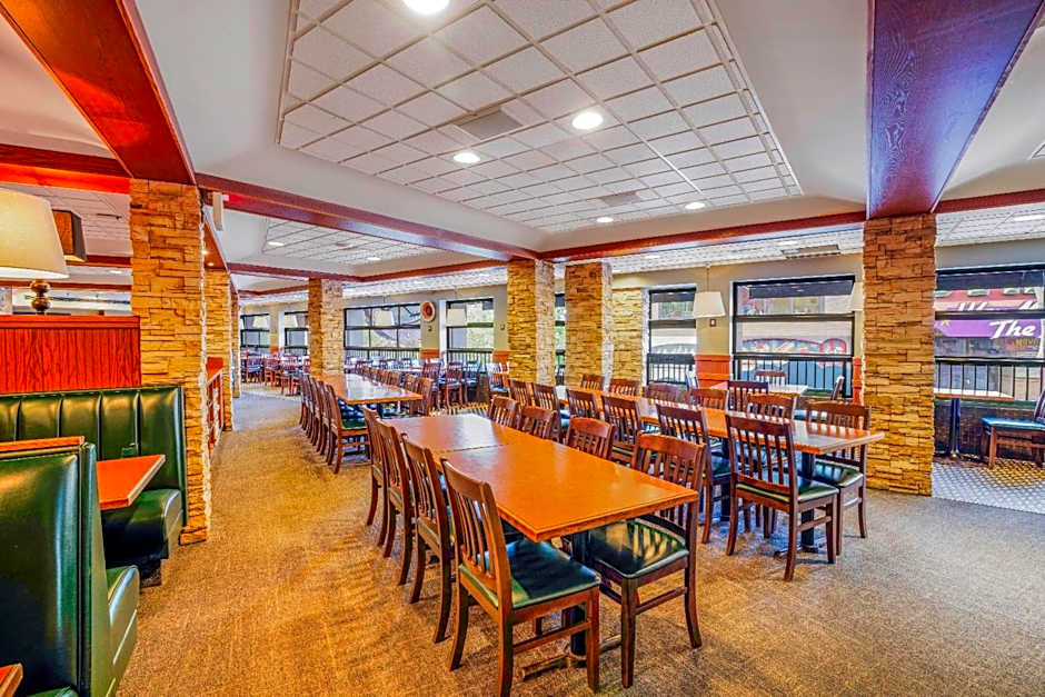 Travelodge by Wyndham Niagara Falls at the Falls