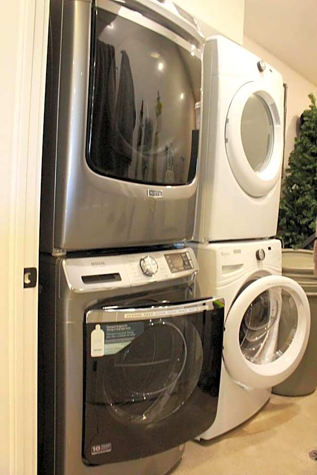 Huronia Luxury Lakefront Views & Game Room!