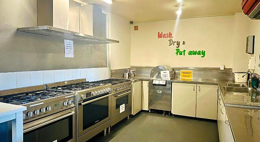 The Crossing Lodge and Backpackers