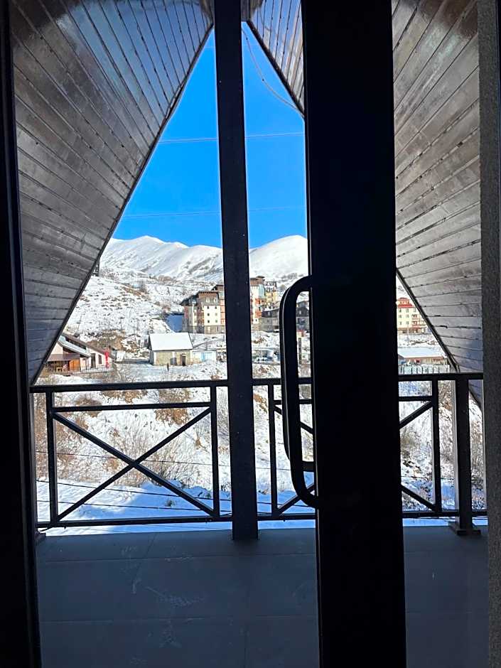 Ereto Hotel by SnowTime