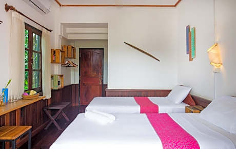 Standard Twin Room with Balcony