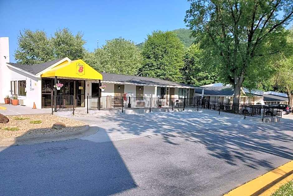 Super 8 by Wyndham Asheville/Biltmore