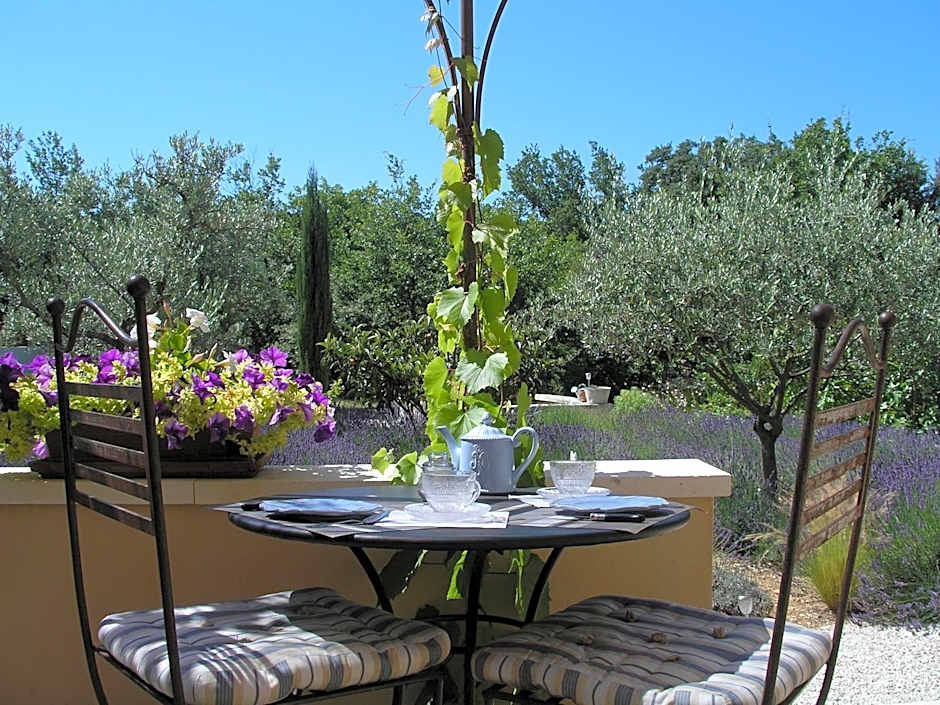 Clos des Lavandes - Chambres et Suites de charme climatisées-Luberon