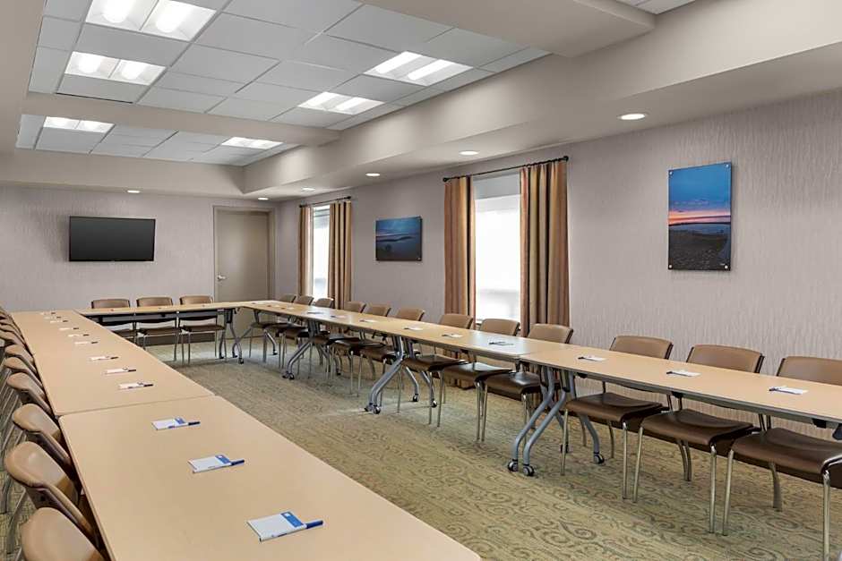 Holiday Inn Express & Suites Cold Lake By IHG