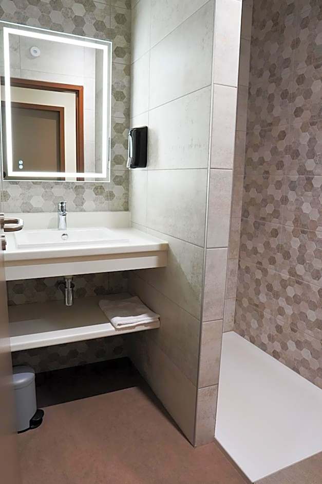 Bloom Hostel Bar & Garden