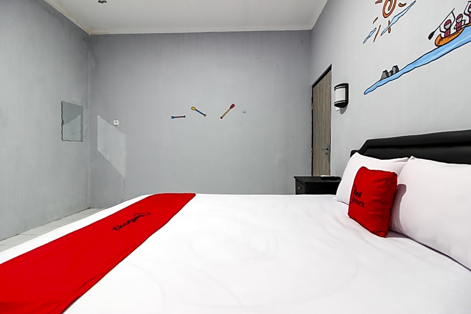 RedDoorz near Graha Saba UGM