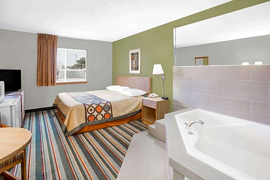 Super 8 by Wyndham East Moline