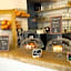 Georges Hostel & Café