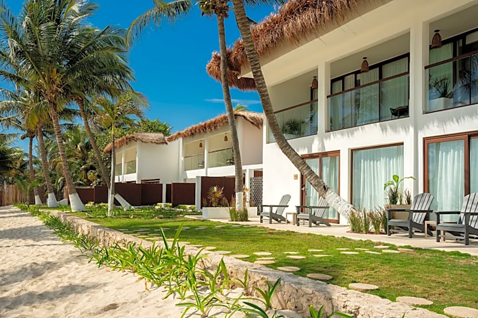 Le Reve by Mij - Beachfront Hotel