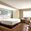 Wyndham Newport Hotel