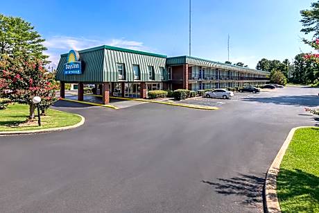 Days Inn by Wyndham Seneca