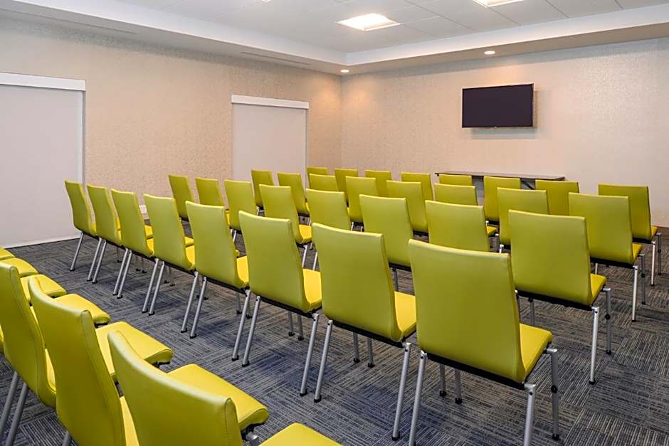 Holiday Inn Express & Suites St. Petersburg - Seminole Area By IHG