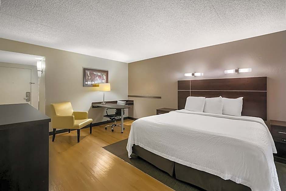 Red Roof PLUS+ & Suites Knoxville West-Cedar Bluff