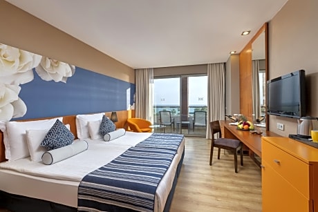Double or Twin Room with Partial Sea View