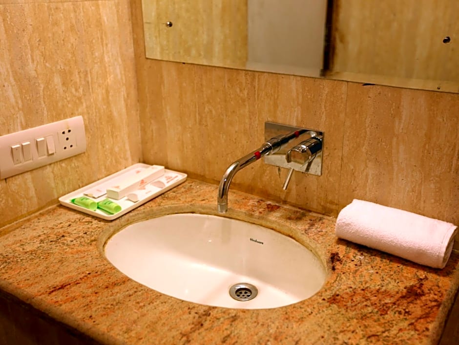 Hotel The Class, Delhi Airport