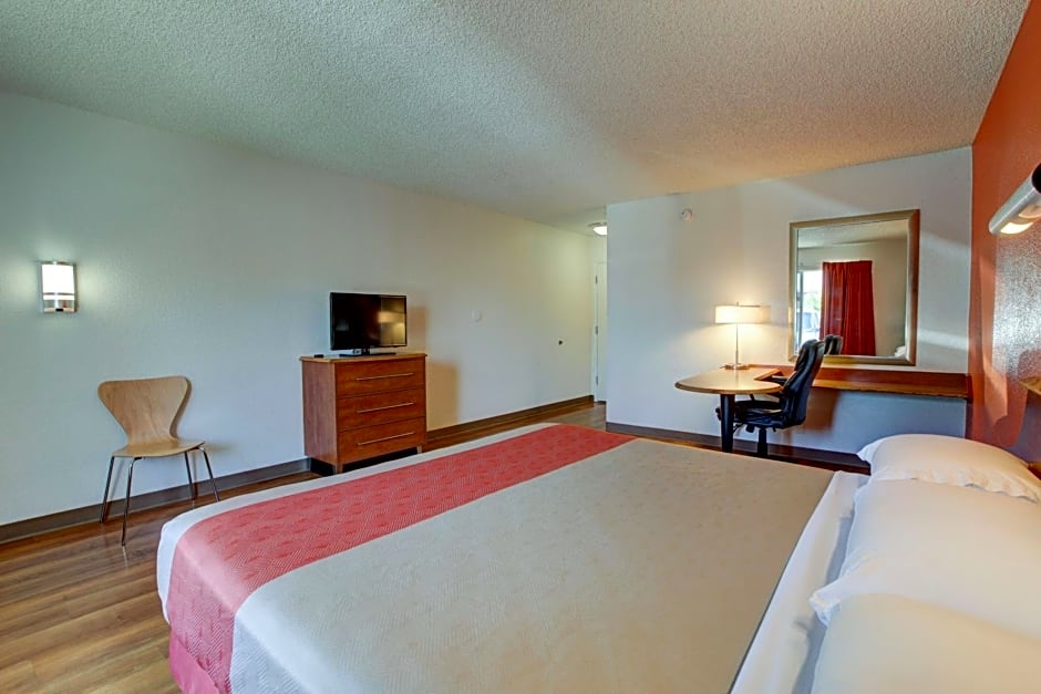 Motel 6-Santa Ana, CA - Irvine - Orange County Airport