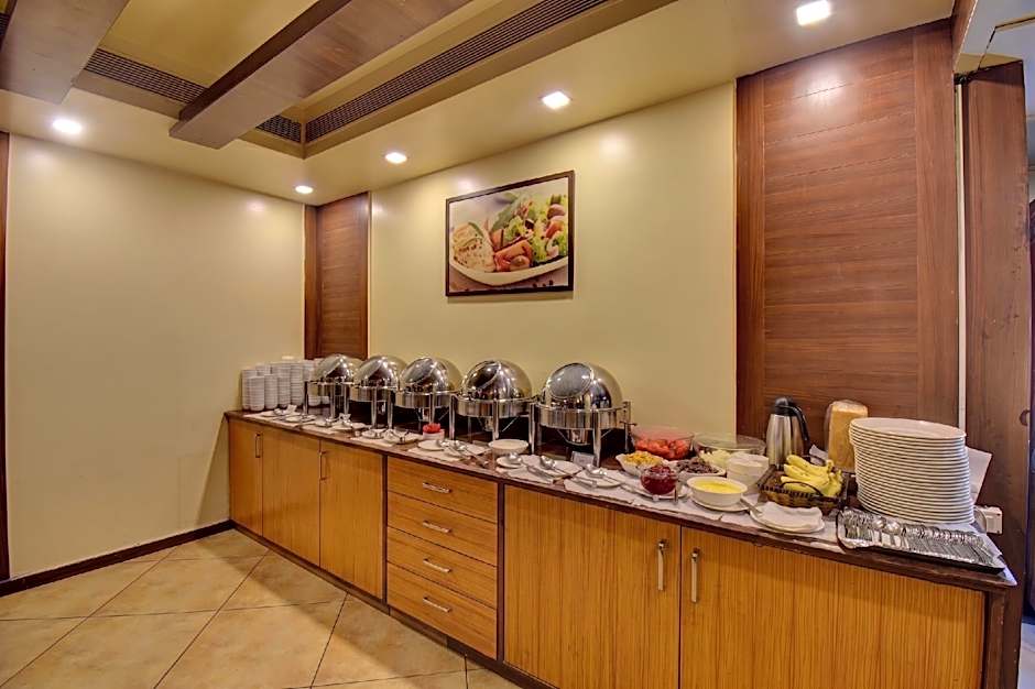 Hotel Lotus Ivy Studios Near Pune Airport