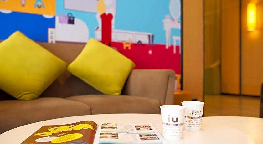 IU Hotel Xian Xijing Hospital Tonghua Gate Subway Station Branch