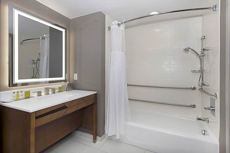 DoubleTree By Hilton Raleigh Cary