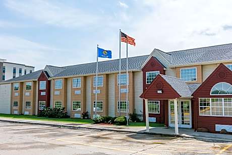 Days Inn & Suites by Wyndham Pryor