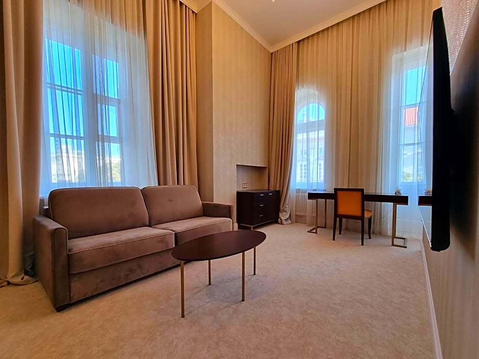 Tiffi Old Town Hotel