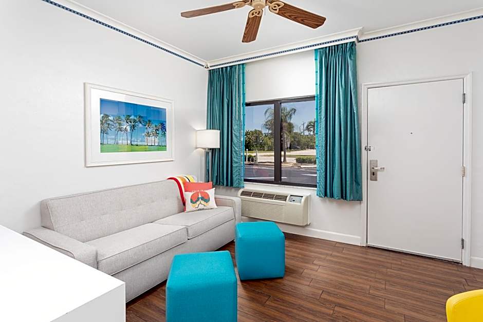 Beachside Hotel and Suites